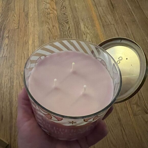 Goose Creek 3 Wick Candle Peppermint Candy Cookie - Picture 4 of 6